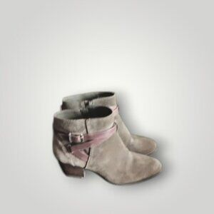 Alex Marie Dark Sage Green Ankle Boots with Side Zipper in a size 9M